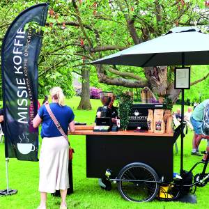 Prachtige kunst en heerlijke drankjes op zonnige ‘Dag van het Park’