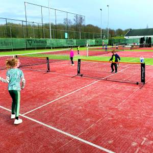 ALLES-IN-1,  tennissen, trainen en competitie spelen voor een vaste prijs
