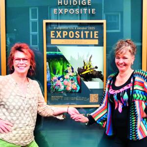 Expositie van schilderijen en keramiek in galerie Knap & Zo