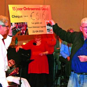 Benefietconcert Ontroerend Goed: 5.617 euro voor ‘Oldenzaal klimt tegen MS’