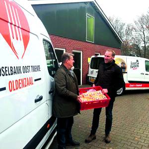 Bedrijven staan garant voor levering Kaas oet Twente aan Voedselbank