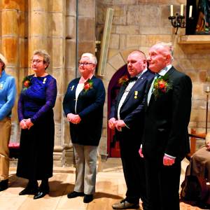 Vijf jubilarissen op het feest van Cecilia bij Oldenzaals Latijns Gregoriaans Basiliekkoor