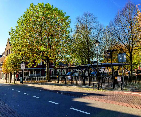 Bewaakte fietsenstalling Bisschopstraat / Kloosterstraat geopend